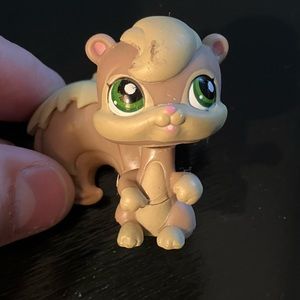 Littlest Pet Shop brown squirrel with green eyes